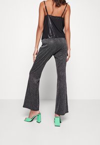 Monki Tygbyxor - black