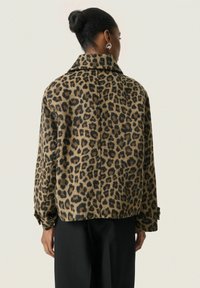 Soaked in Luxury LEONY AKELEJE  - Let jakke / Sommerjakker - leopard jaquard