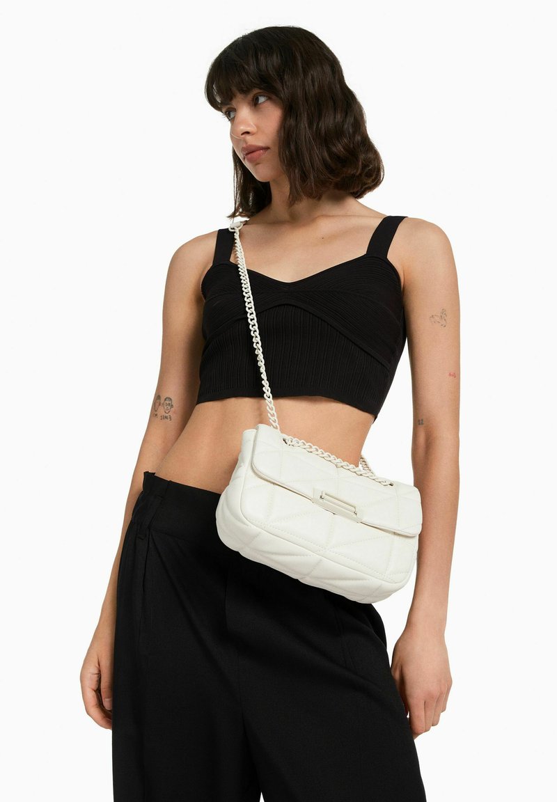 Bershka QUILTED Sac à main white/blanc ZALANDO.FR