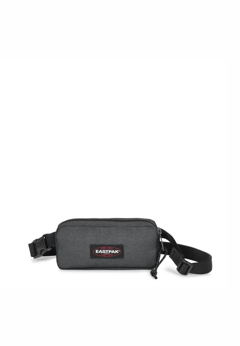 Šedá látková ledvinka obdélníkového tvaru, se zipem, nastavitelným popruhem a výraznou nášivkou loga Eastpak. Hladký povrch.