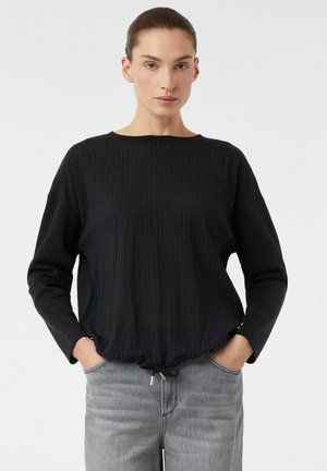 - Bluza