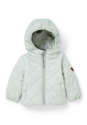 Veste matelassée vert clair avec capuche, dotée d'une fermeture éclair à l'avant, de poignets élastiques et d'une patch décoratif marron sur la manche.