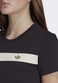 adidas Originals CHIC TEE - Marškinėliai su spaudiniu - black