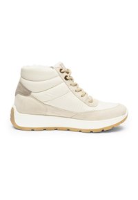 Beige hoge sneaker met gevoerde enkel, vetersluiting, witte tussenzool en buitenzool van roodbruine rubber.