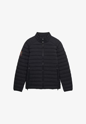 Veste matelassée noire en duvet avec fermeture éclair frontale complète, poches latérales zippées, col montant et petit écusson logo sur la partie supérieure de la manche gauche.