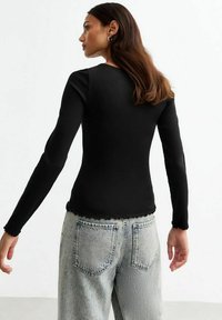 Thumbnail Image 2