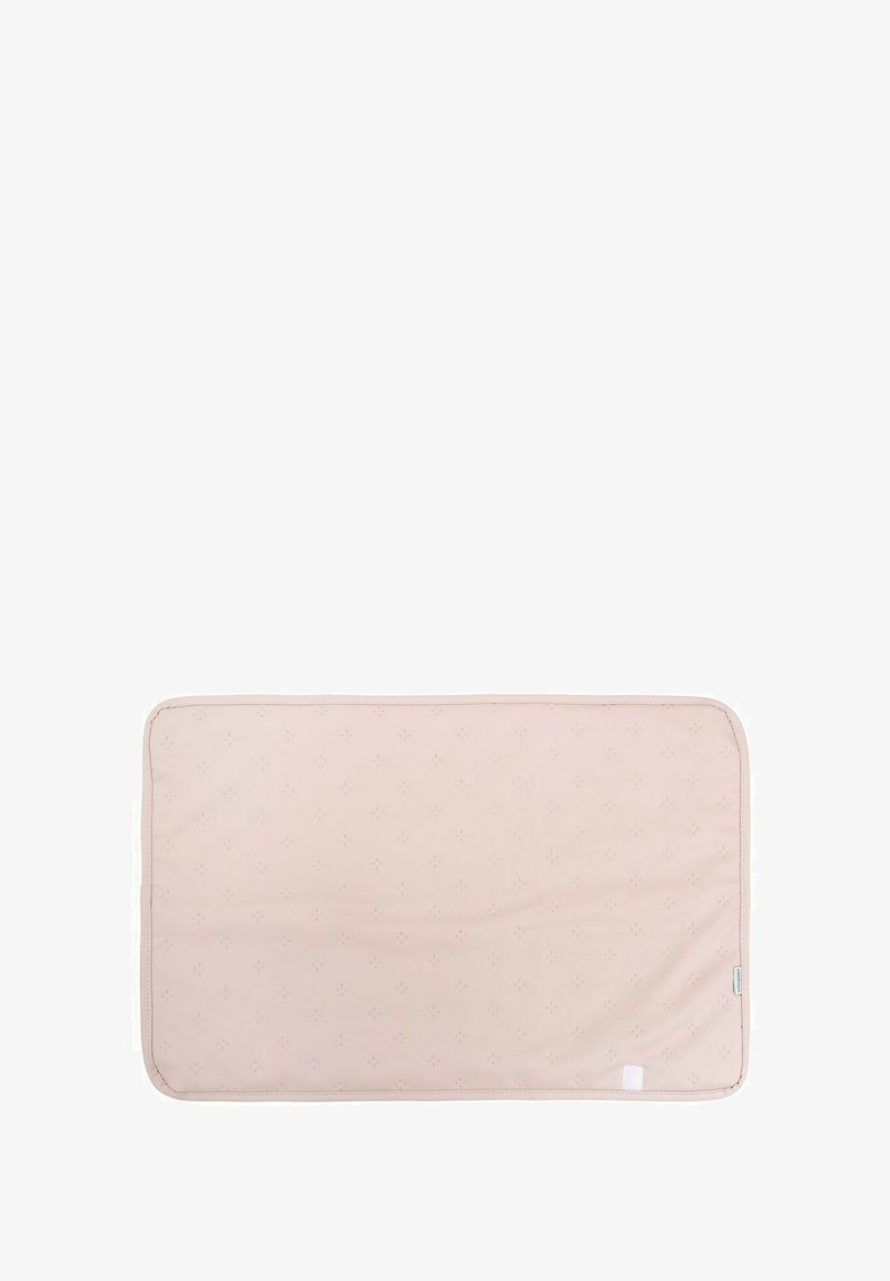 Alfombrilla de cambio de bebé rectangular de color rosa pálido con un sutil patrón de puntos y bordes redondeados sobre fondo blanco.