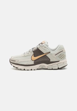 Nike Sportswear ZOOM VOMERO 5 beżowy