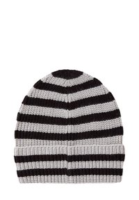 Beanie lavorato a maglia con strisce alternate nere e grigie chiare. Presenta un risvolto e una texture liscia, che si restringe verso una parte superiore arrotondata.
