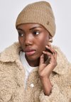CHIC - Lue - camel melange