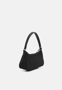 DKNY CAROL - EW BAGUETTE - Mala de mão - black/silver-coloured
