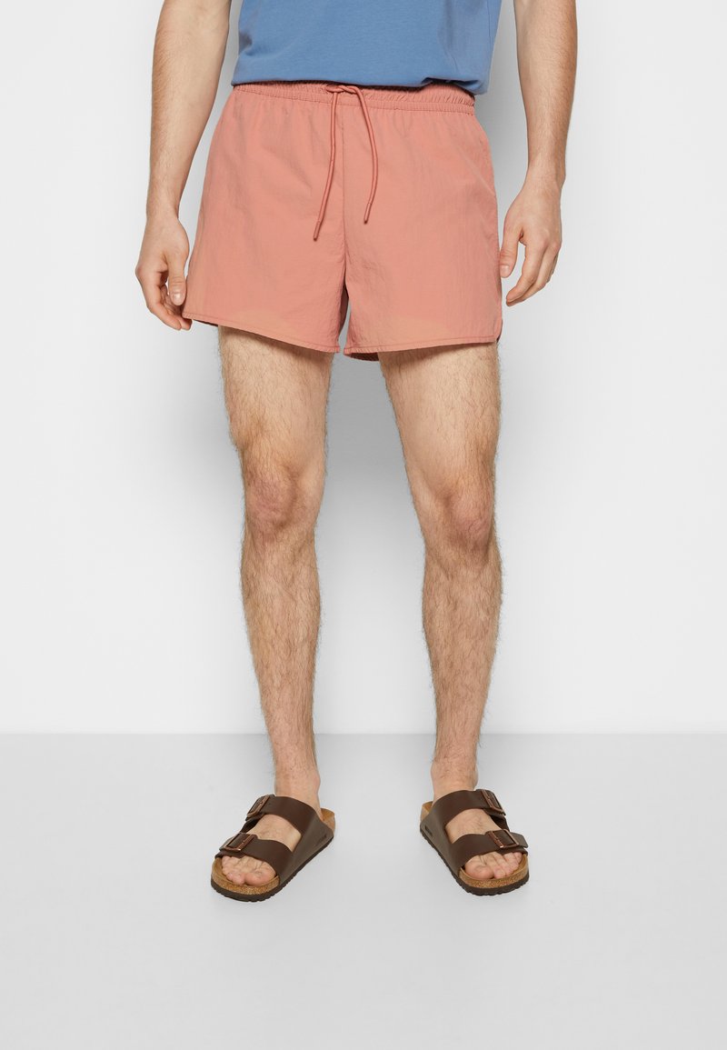 Herren Trainingsanzüge | Weekday TAN STRUCTURE SWIM Shorts dusty red/rot - JI22014 Herren Trainingsanzüge | Weekday TAN STRUCTURE SWIM Shorts dusty red/rot - JI22014