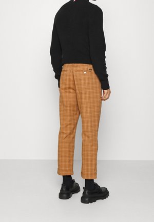 Pantalones - orange