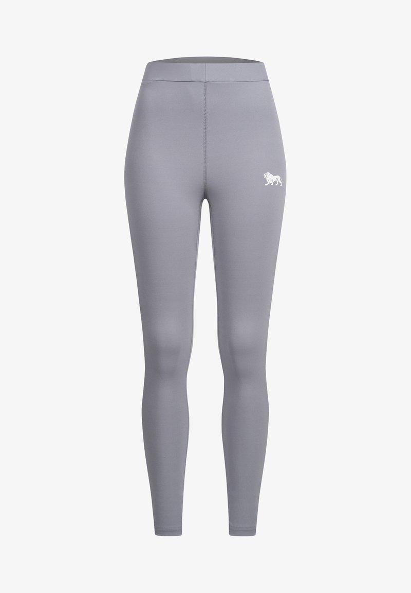 Szürke leggings sima, rugalmas anyagból. Magas derék kialakítással rendelkezik, és egy kis fehér logó található a bal felső oldalon. Nincsenek minták vagy díszítések.