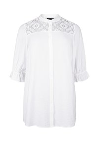 Witte blouse met een ronde kraag, kantdetails op het schouderpand en driekwart pofmouwen met ruffles. Gecoate stof.