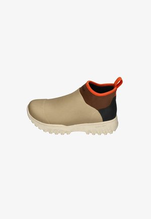 Beige rubber ankle boot featuring a brown and black upper with an orange collar and pull tab, textured sole for grip.