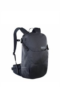 Mochila negra con diseño aerodin ámico, fabricada con un material resistente. Cuenta con correas ajustables y múltiples compartimentos con cremallera para una mejor organización.