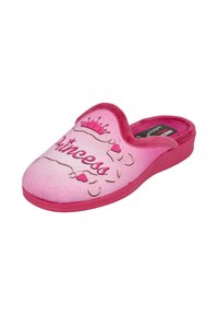 Zapatillas rosas hechas de un tejido suave con una textura peluda. Presentan una corona, corazones y la palabra "Princesa" en una tipografía decorativa.