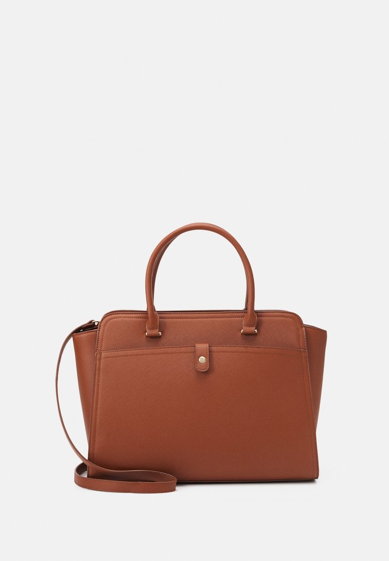 Sac fourre-tout synthétique marron avec doubles poignées, bandoulière amovible, forme structurée et poche avant avec fermeture à bouton-pression.