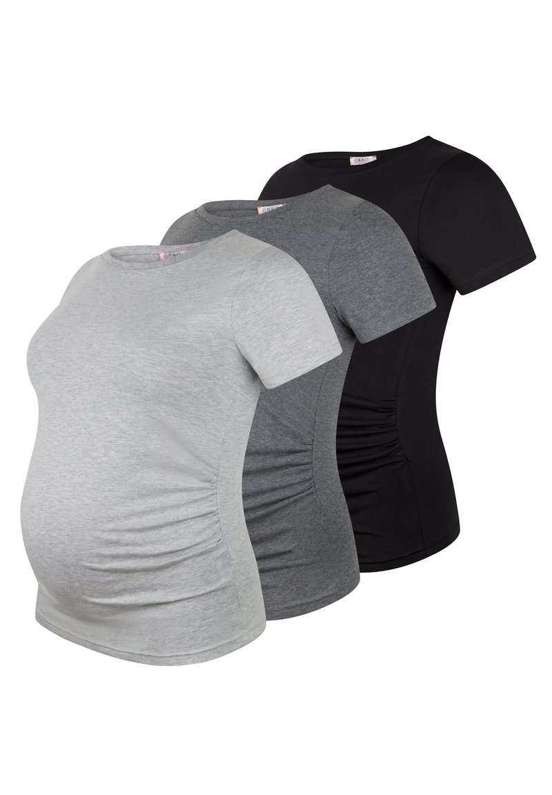 Trois t-shirts de maternité en gris clair, gris foncé et noir. Tissu en coton, col ronde, manches courtes, avec des côtés froncés pour un bon ajustement.