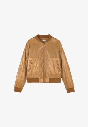 Chaqueta bomber de cuero marrón con paneles perforados, cierre frontal con cremallera, dos bolsillos con cremallera y puños y cuello acanalados.