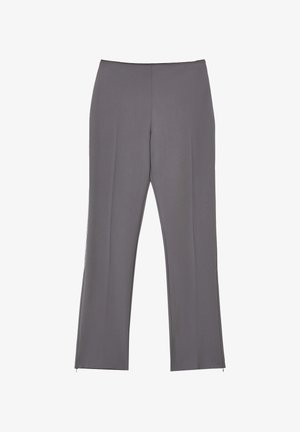 Pantaloni grigi con una texture liscia, design a trombetta e dettaglio con zip laterale. Presenta una vita semplice senza hardware visibile.