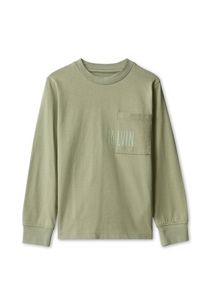 Langærmet olivengrøn skjorte med brystlomme og diskret Calvin Klein-logo trykt på lommen.