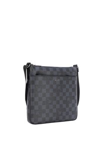 Borsa a tracolla nera a scacchi realizzata in materiale sintetico. Presenta una chiusura con zip, tracolla regolabile e una tasca esterna frontale.