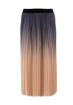 Plissé rok in een verloop van donkergrijs naar licht perzik, gemaakt van lichtgewicht materiaal met een zwarte elastische tailleband.