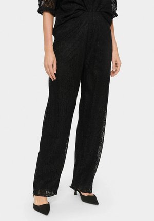 Zwarte kanten broek met een wijd uitgevoerde pijp en een ingewikkeld patroon. De tailleband is elastisch voor een comfortabele pasvorm.