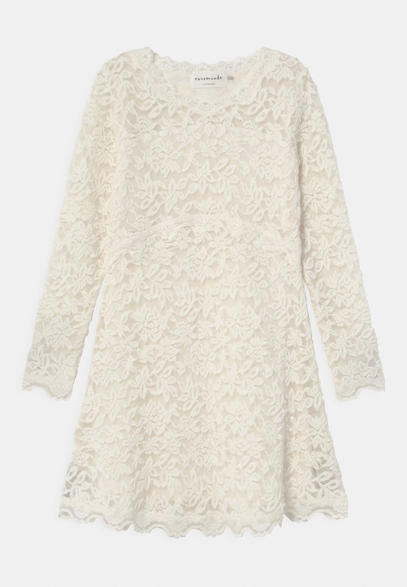 Bílé krajkové šaty s dlouhými rukávy, květinovým vzorem, zvlněným lemem a kulatým výstřihem. Poloprůsvitná textura s vrstvenými detaily.