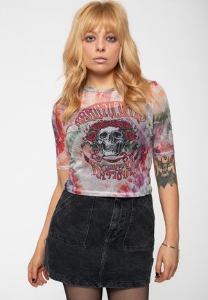 Short-sleeve tie-dye t-shirt in pastel colors featuring a skull graphic with roses and "Grateful Dead Halloween 1990." Paired with a black denim skirt.