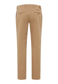 Pantaloni di cotone marrone chiaro con taglio dritto, caratterizzati da due tasche posteriori con chiusura a bottone e passanti per cintura.