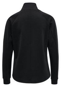 Felpa nera in pile con collo alto, maniche lunghe a raglan e orlo curvo. Presenta una texture liscia e dettagli di cucitura nelle cuciture.