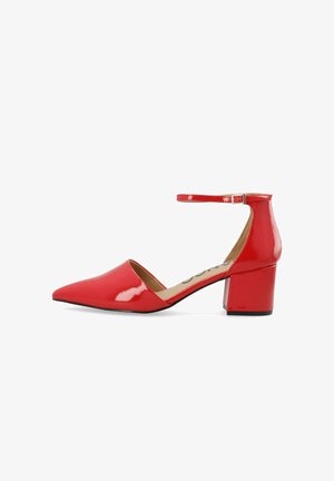 Roter Lackleder-High-Heel-Schuh mit spitzer Zehenform, Knöchelriemen und breitem Absatz. Das Innere verfügt über eine beige Innensohle.