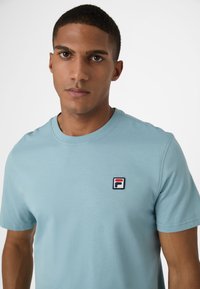 Fila BIELLA REGULAR SHORT SLEEVE - T-shirt - bas - tourmaline
