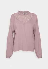 Långärmad blus i mauve med spets invävning och volangkrage. Mjuk tyg med samlade manschetter och avslappnad passform.