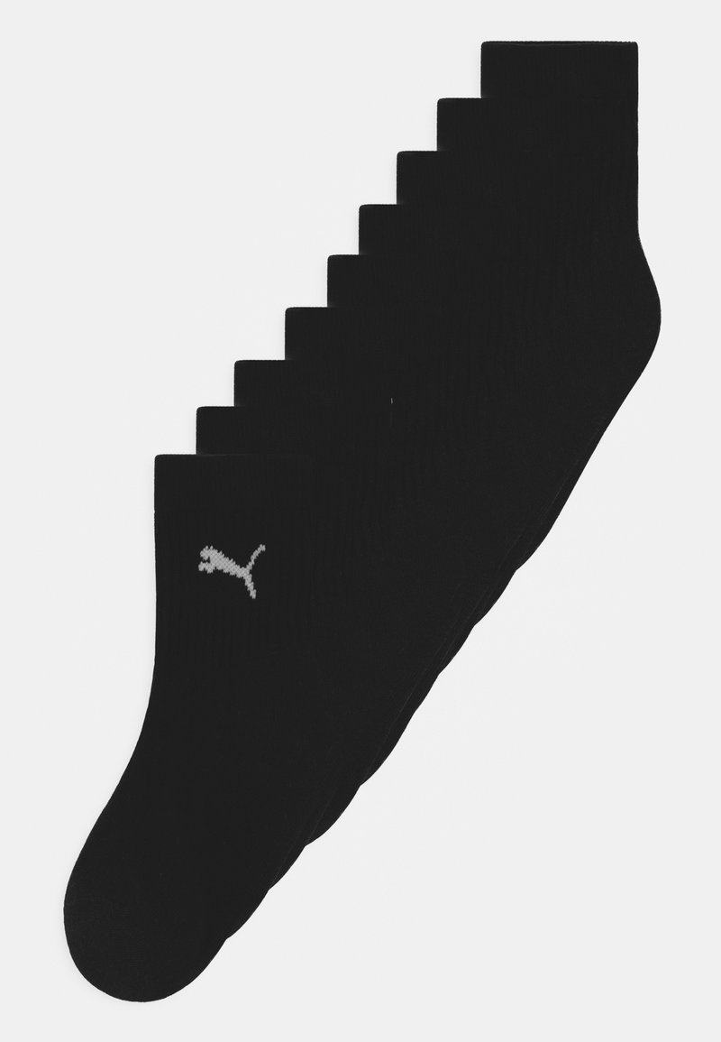 Calcetines de algodón negros en un paquete de cinco, con un diseño de canalé y un pequeño logo gris de Puma en un lado. Largo hasta la mitad de la pantorrilla.