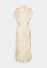 Robe midi beige, crème et jaune à motifs, manches courtes, col et ceinture assortie à la taille, vue de dos.