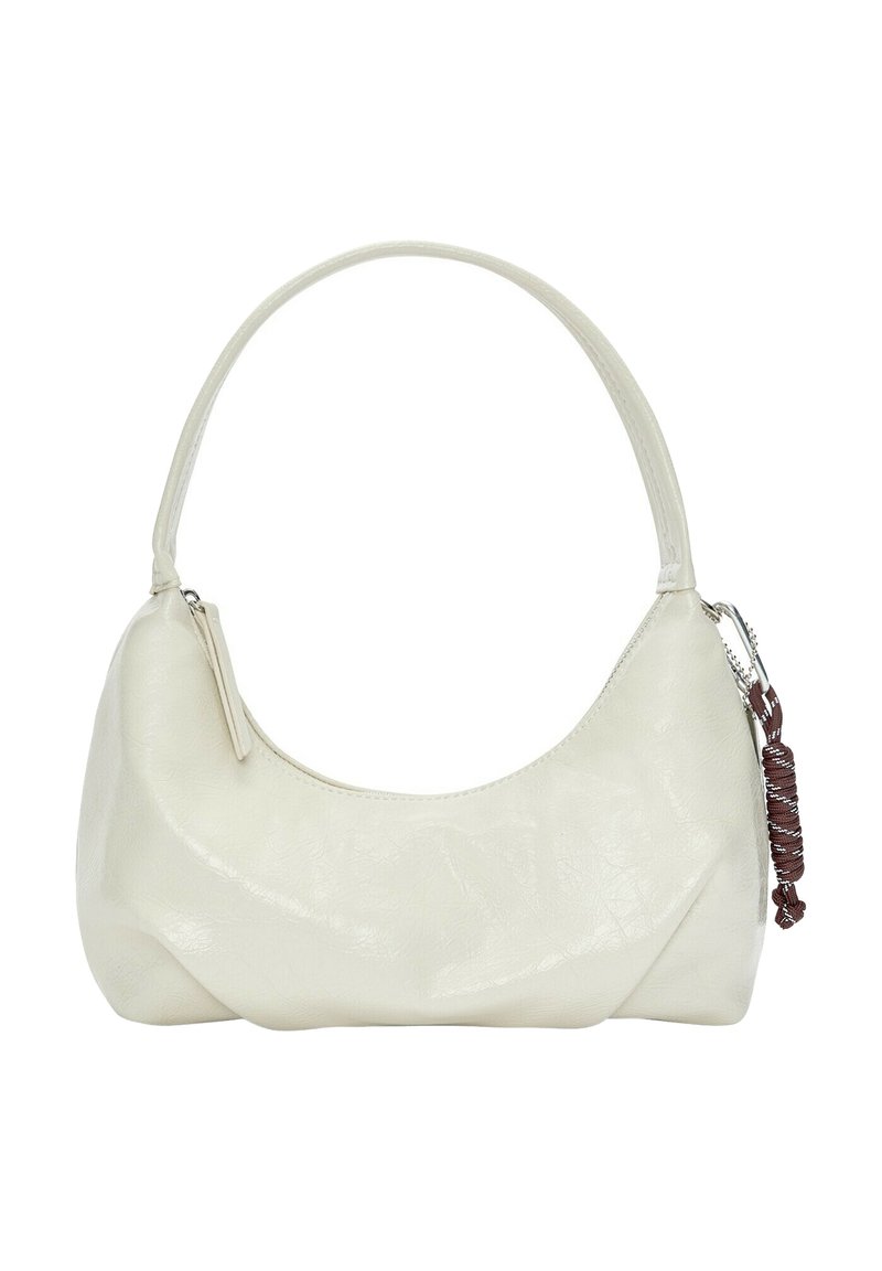 Bolso sintético blanco con forma redondeada, superficie texturizada y una asa en bucle. Presenta un acento de cuerda marrón en un lado.