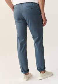 TATUUM JOSEPH - Pantaloni chino - light denim