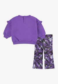 Nike Sportswear FRESH CUT DOLMAN RUFFLE SET - Pusa - purple