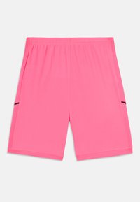 Shorts deportivos rosas con cintura elástica, con acentos laterales negros y una tela ligera y transpirable. Sin bolsillos.