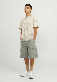 Jack & Jones COLE - Šortky - agave green