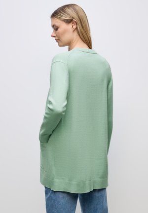 Hellgrüner, langer Cardigan aus strukturiertem Strickstoff, mit abgesenkten Schultern, gerippten Bündchen und seitlichen Taschen.