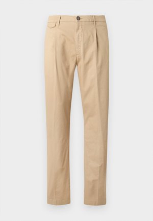 Pantaloni beige in cotone straigh-leg da uomo con tasche frontali, passanti per cintura, chiusura con bottone e zip, su uno sfondo bianco.
