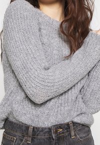 ONLY Petite Stickad tröja - mottled grey