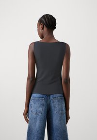Abercrombie & Fitch - Top