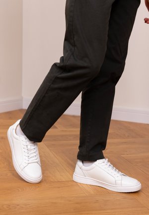 Gusti Leder MANDO - Sneakers laag - weiß