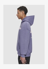 Neselectat, blue granite